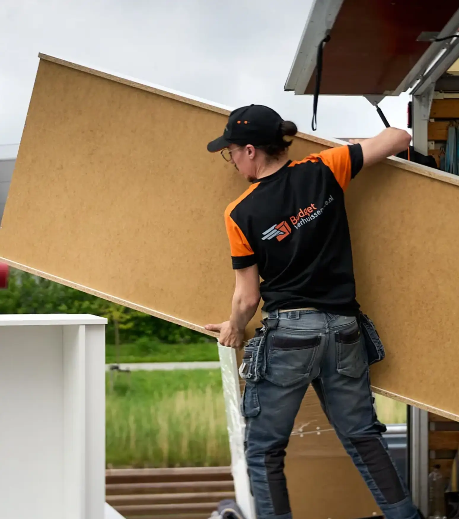 Medewerker van Budget Verhuisbedrijf Groningen verhuisd VCA erkend